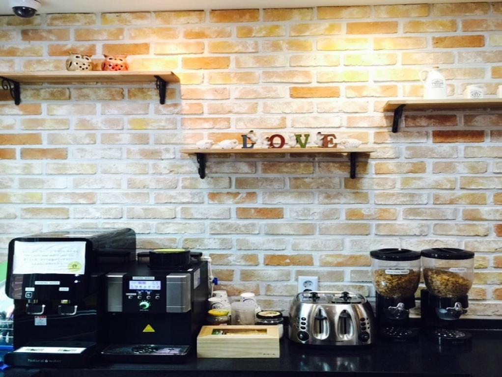 24 Guesthouse Myeongdong Avenue Сеул Екстер'єр фото