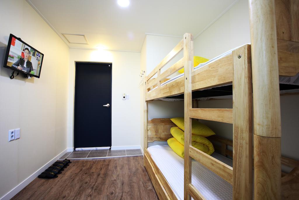 24 Guesthouse Myeongdong Avenue Сеул Екстер'єр фото