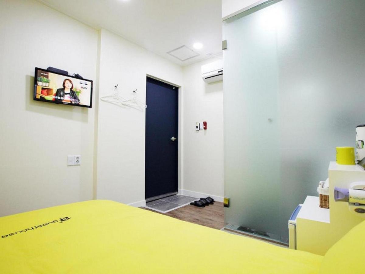 24 Guesthouse Myeongdong Avenue Сеул Екстер'єр фото