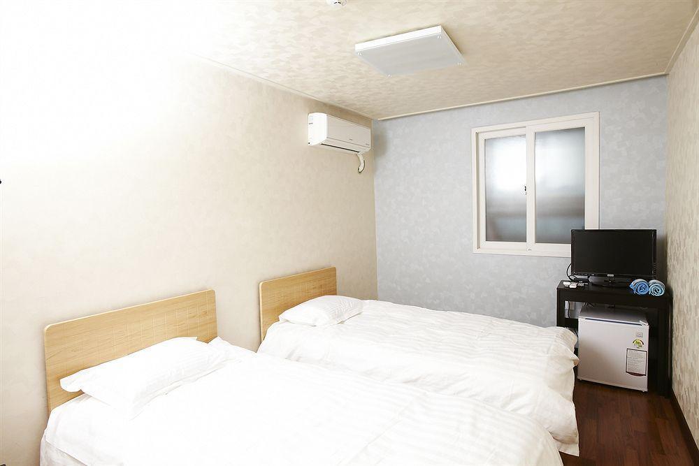 24 Guesthouse Myeongdong Avenue Сеул Екстер'єр фото