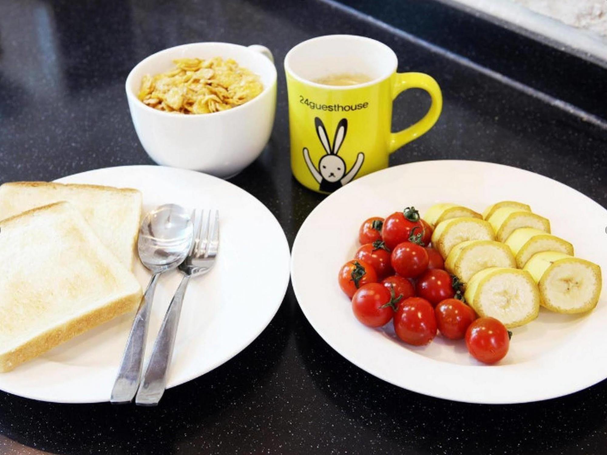 24 Guesthouse Myeongdong Avenue Сеул Екстер'єр фото