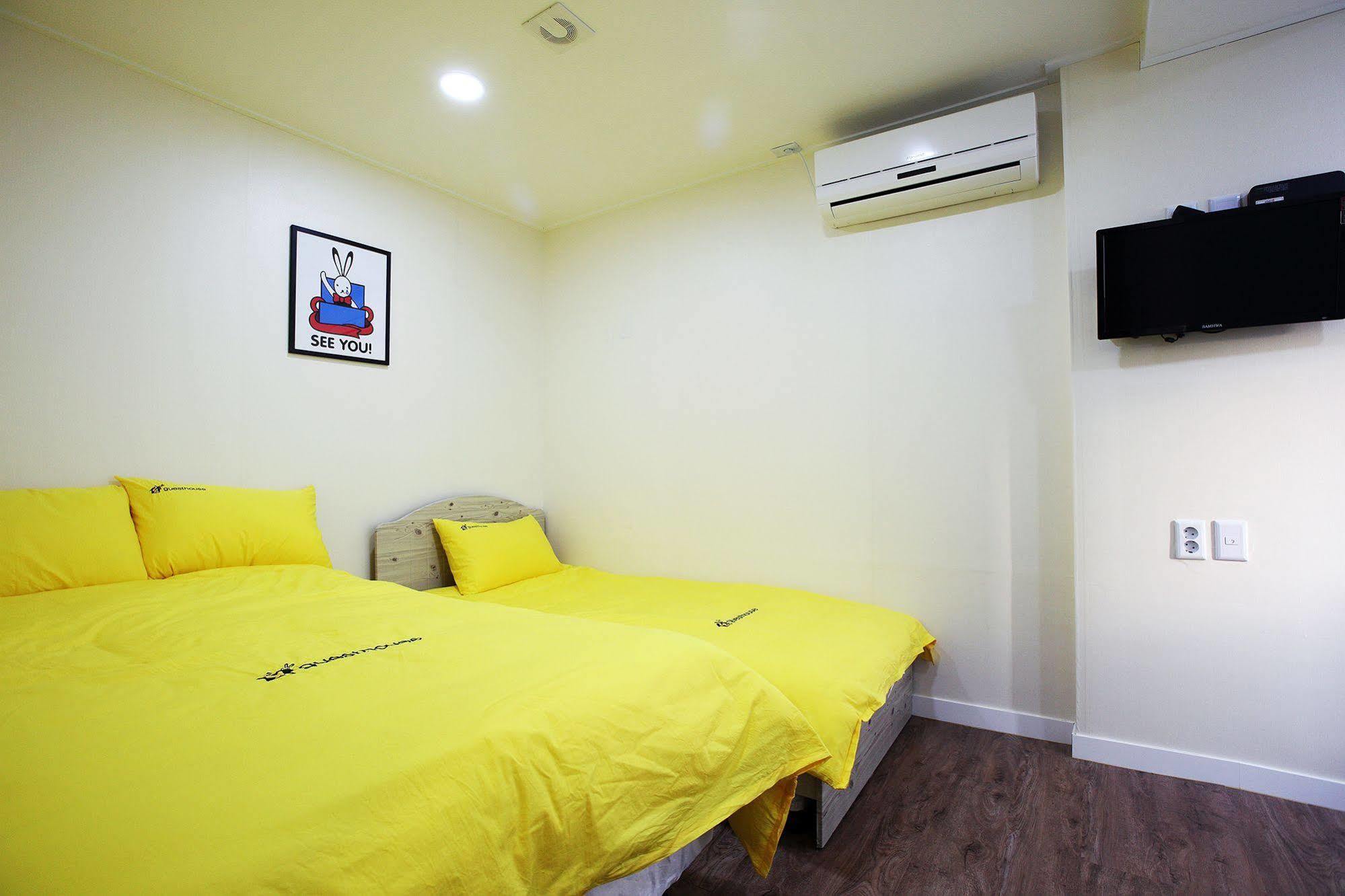 24 Guesthouse Myeongdong Avenue Сеул Екстер'єр фото