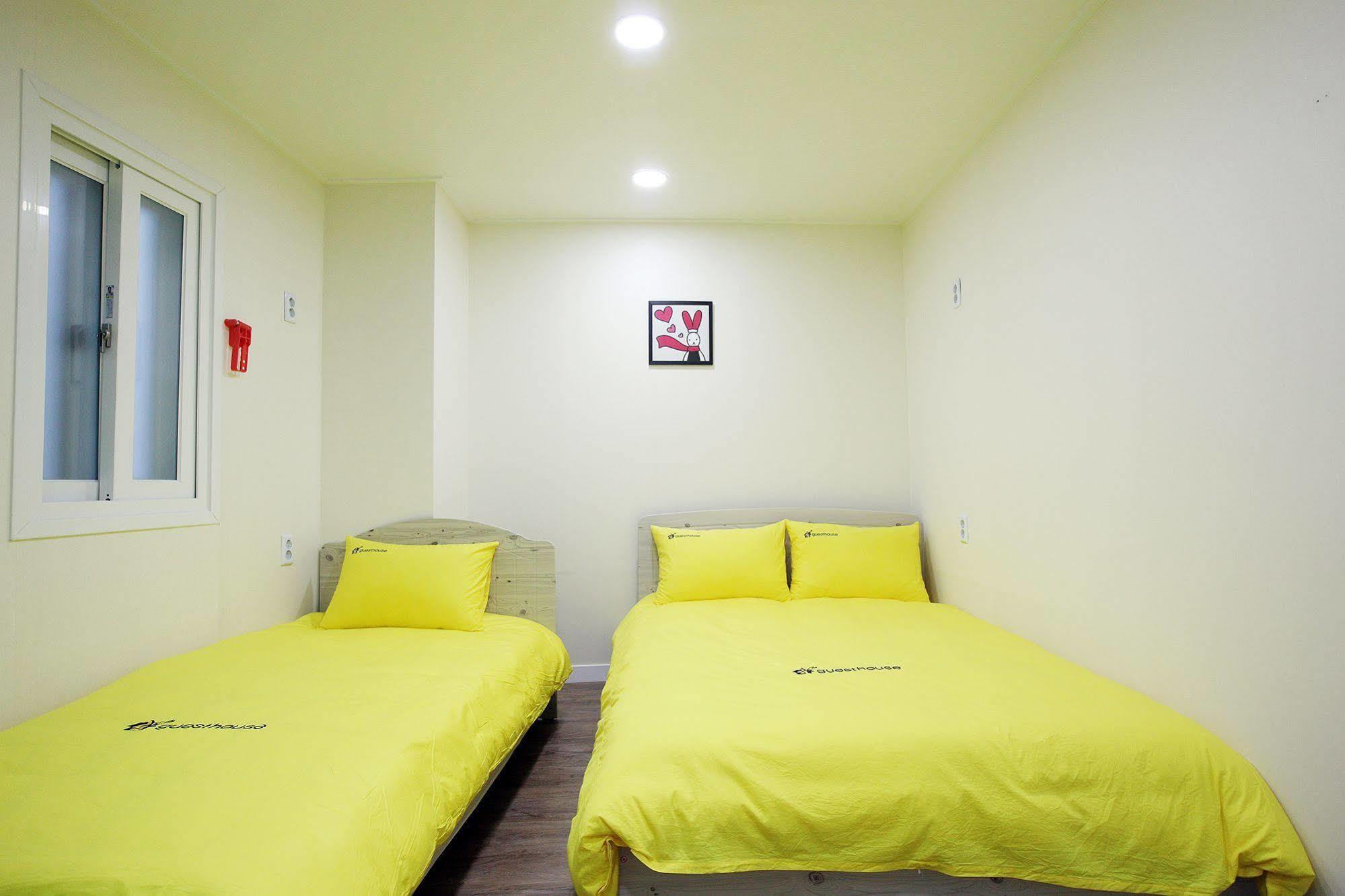 24 Guesthouse Myeongdong Avenue Сеул Екстер'єр фото